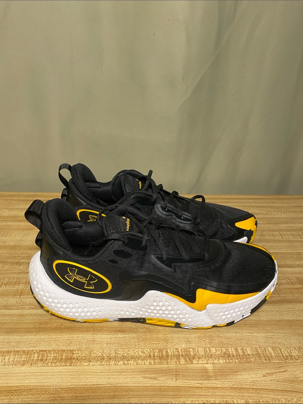 Under Armour Curry Flow Go Black Yellow Performance Basketball Gym Shoe M 11.5
